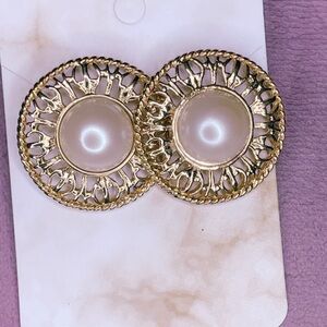 641. Ivory Vintage Goldtone Faux Pearl Earrings